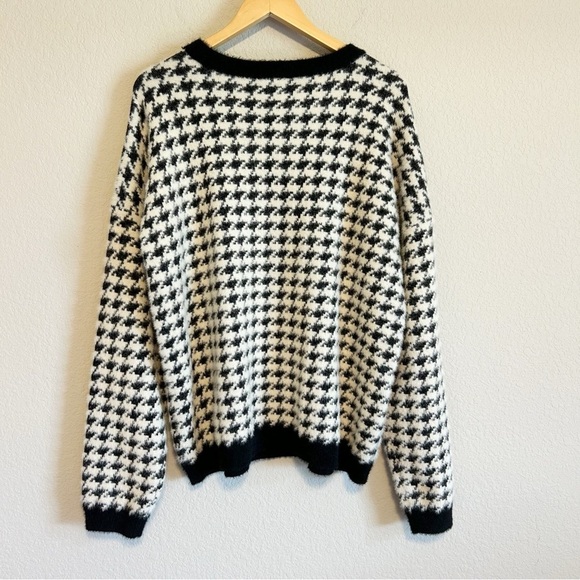 Cyrus Houndstooth Sweater Soft Fuzzy Black and White Relaxed Size XL. - Picture 2 of 9